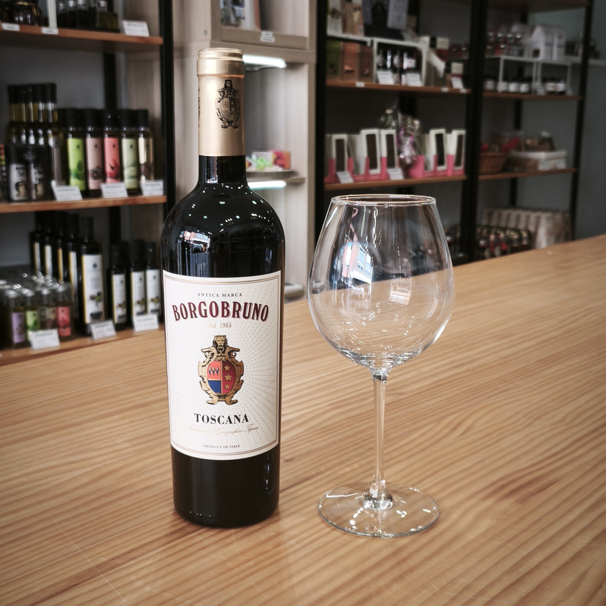 Vino tinto italiano de la Toscana a la venta en amossos Borgobruno