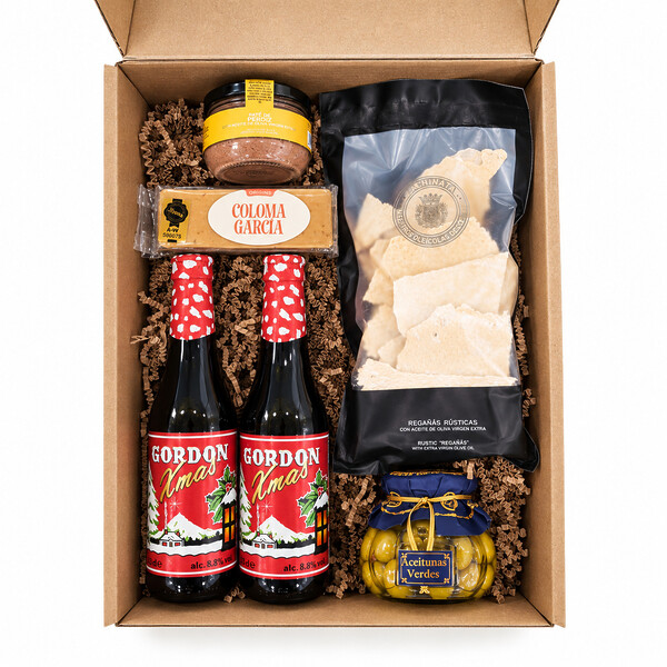 Caja regalo Cerveza Navideña Amossos con dos cervezas Gordon Xmas, paté, regañás, aceitunas y dulce gourmet.