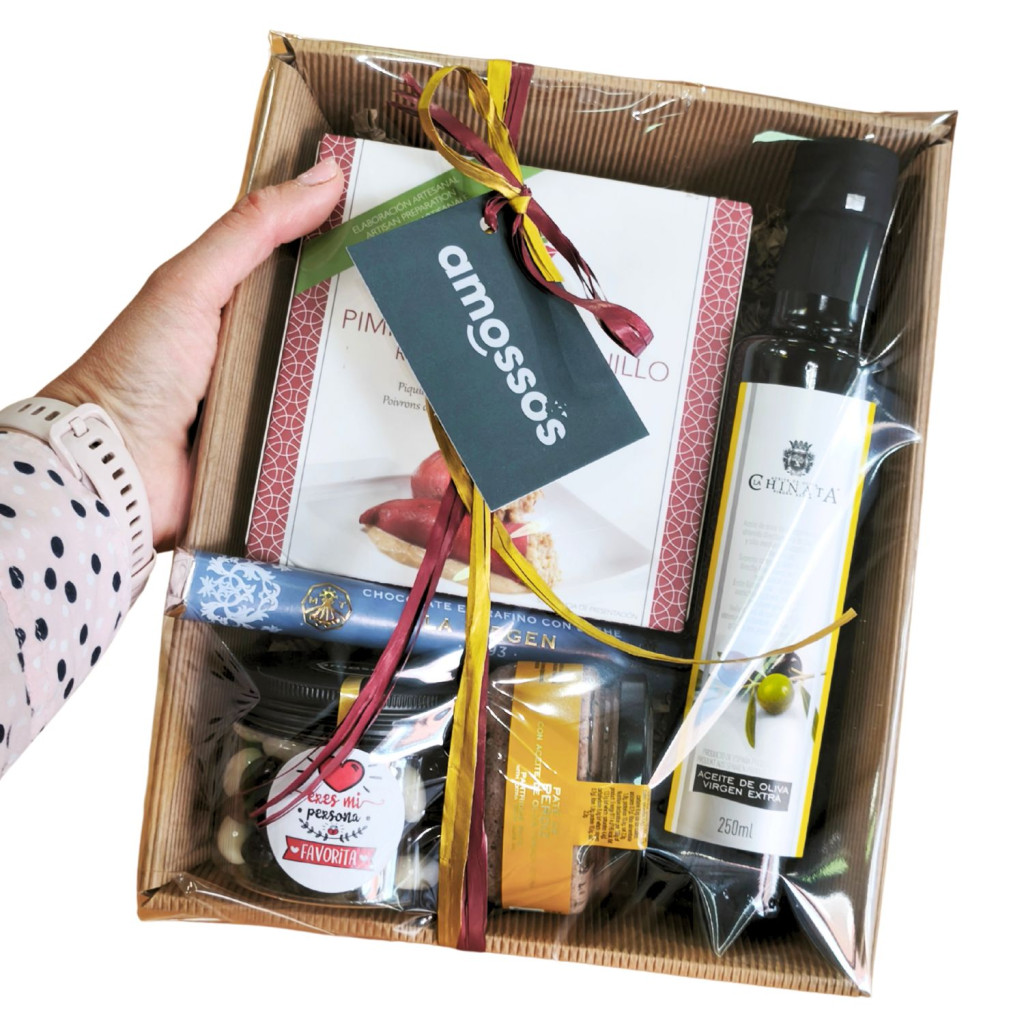 Cesta gourmet de regalo con productos de La Chinata, Conservas Laurel, Chocolates Marcos Tonda y Chocolates Rafael Andreu, acompañada de una tarjeta con el mensaje "Eres mi persona favorita"