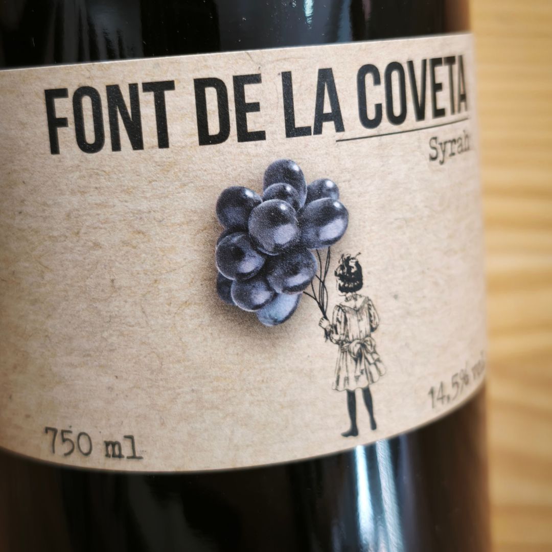 Etiqueta frontal vino tinto syrah Font de la Coveta de 'Guilella Agrícola'