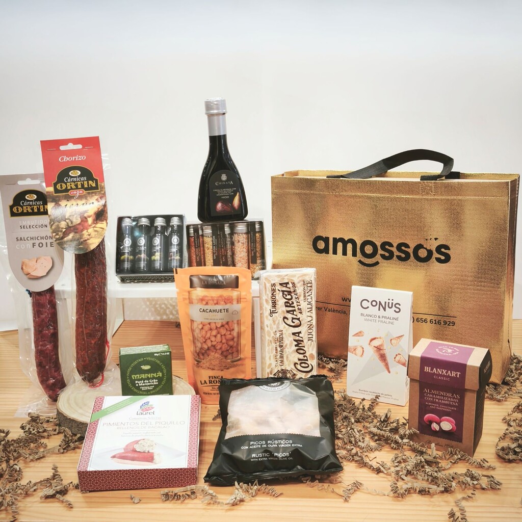 Lote de Navidad sin alcohol con productos gourmet embutidos, aceite de oliva, turrones, chocolate, paté, frutos secos