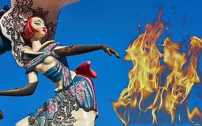 Chocolates, cestas y bombetas: los regalos falleros gourmet que triunfan en Valencia