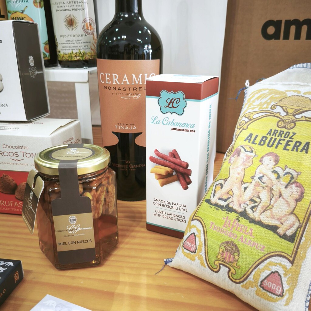 Detalle del lote de Navidad de productos valencianos gourmet artesanos